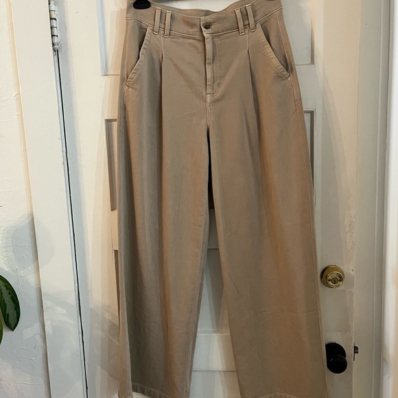 AE NWOT Dreamy Drape High Waisted Khaki Trouser Size 6 Short - Picture 6 of 10